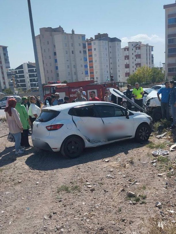 2 otomobil çarpıştı: 1 yaralı